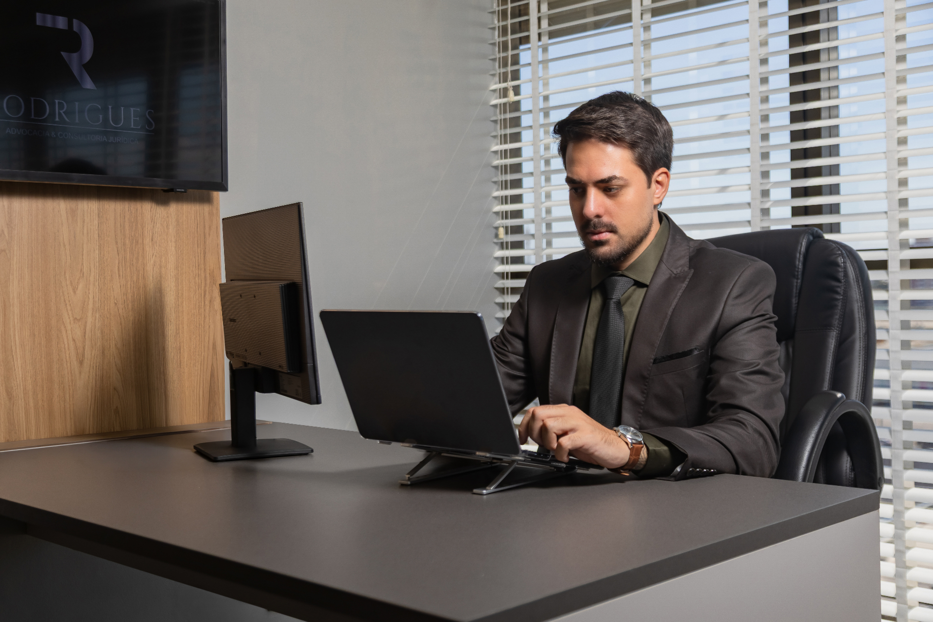 Dr. Raul Rodrigues Junior, advogado imobiliário em Santa Catarina